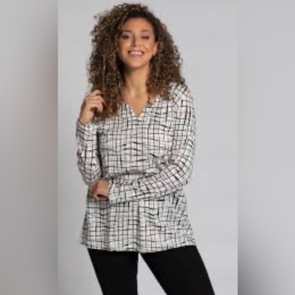 Charter club white black checkered long sleeve deep plunge blouse size small